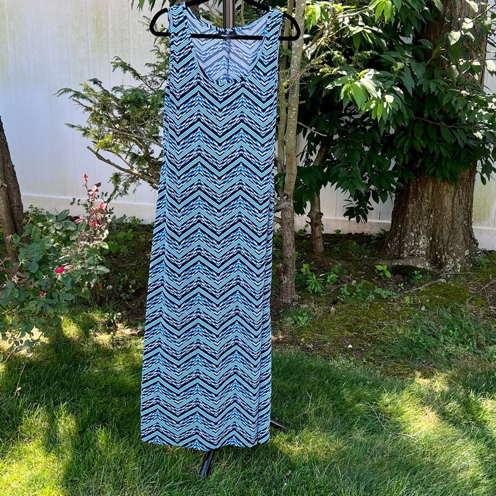 Summer  maxi dress sleeveless v-neck turquoise, white,  and navy blue